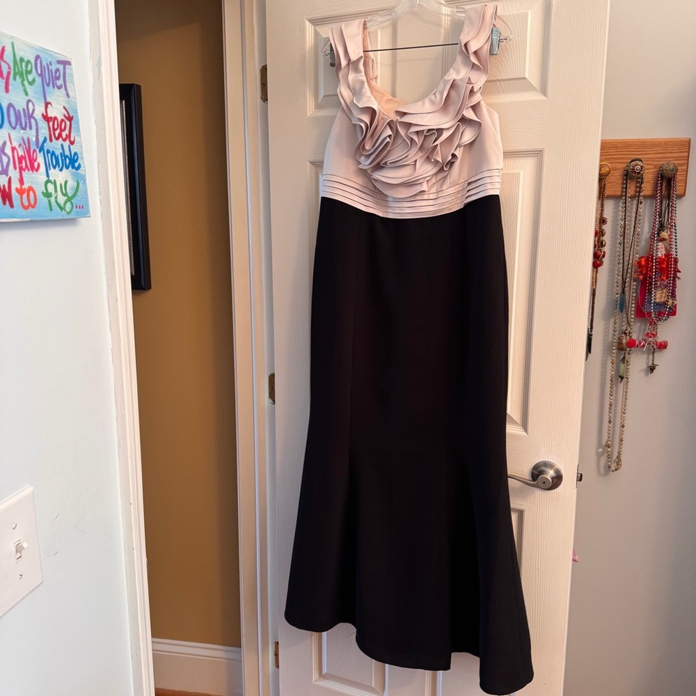 JS Collections formal dress blush satin ruffled neckline black crepe skirt Sz 16
